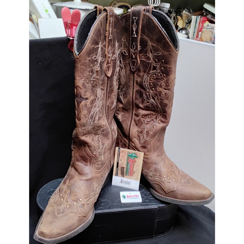 SOLD DO NOT PURCHASE Laredo Ladies Western Boots Size 8 Style 52033 Cross Point